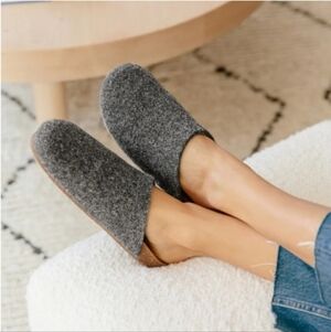 NWT Jenni Kayne Cabin Moc Clog